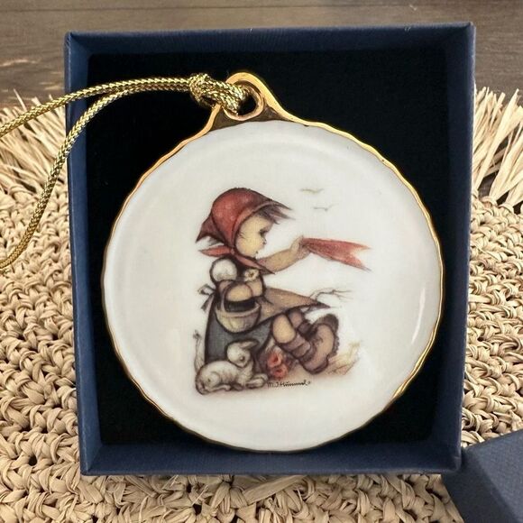 M.J‎ HUMMEL Porcelain Hanging Round Ornament Girl “Farewell” NEW in Box - Picture 1 of 6